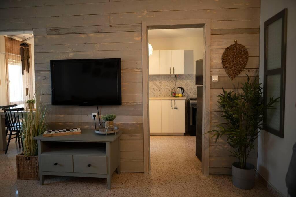 Nona דירת מטיילים בסטייל Apartment Qaşrīn Exterior foto