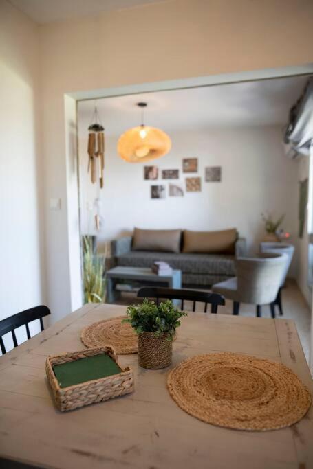 Nona דירת מטיילים בסטייל Apartment Qaşrīn Exterior foto